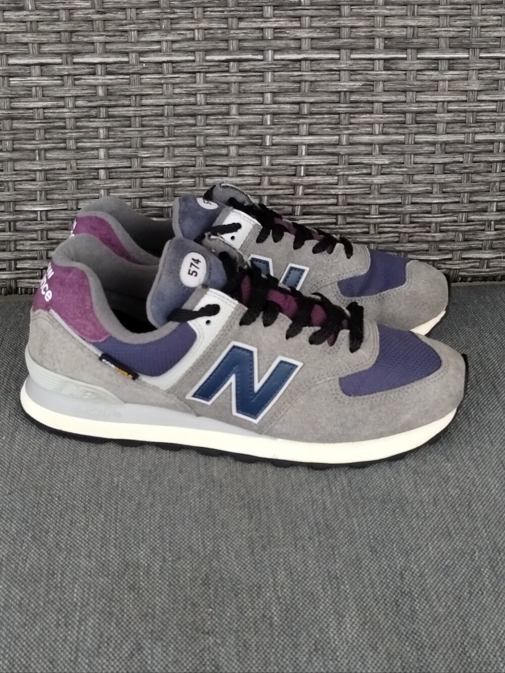 New Balance 574 Sneakers Men’s 9 Women’s 10.5 Gray Navy Burgundy U574YGN